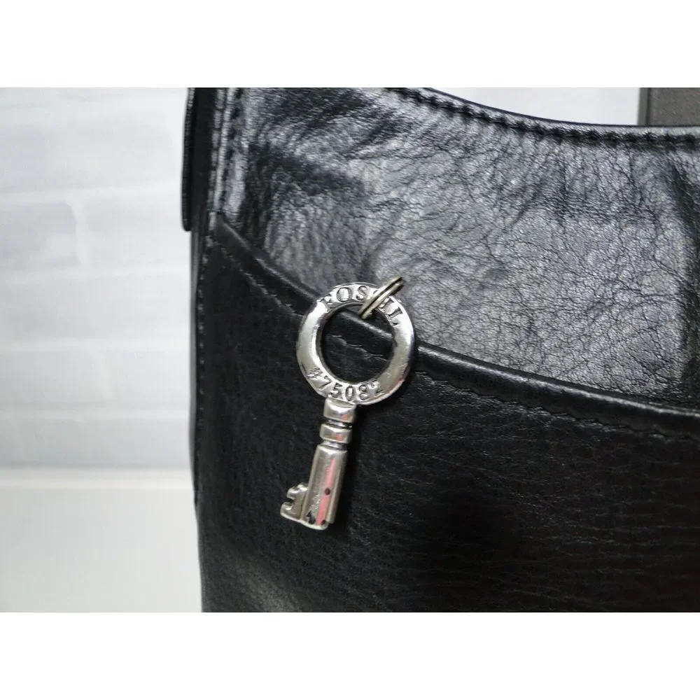 Fossil Small Crossbody Black Handbag - Leather Purse/Bag -‎ Key Charm